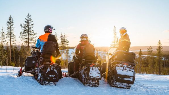 Snowmobile, Husky Safari_1